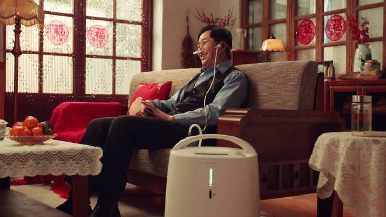 小时候的春节,爸妈总是提前很早就准备年货,让我们穿上美美的新衣服;长大后,团聚成了最重要的